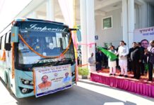 मुख्यमंत्री श्री पुष्कर सिंह धामी ने टॉपर छात्र – छात्राओं के दल को “भारत दर्शन शैक्षिक भ्रमण” पर रवाना किया।