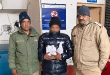 अवैध शराब तस्करी के विरुद्ध रुद्रप्रयाग पुलिस की कार्रवाई; 16 बोतल अंग्रेजी शराब के साथ एक नेपाली मूल का अभियुक्त हुआ गिरफ्तार।