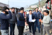 तिलवाड़ा बाजार में जिलाधिकारी का स्थलीय निरीक्षण, एनएच पर हो रहे कार्यों का लिया जायजा,अतिक्रमण व मलवा हटाने के सख्त निर्देश, चारधाम यात्रा से पूर्व जाम की समस्या के स्थायी समाधान पर जोर.