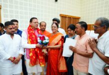 केदारनाथ विधायक आशा नौटियाल ने प्रतिनिधिमंडल के साथ मुख्यमंत्री से की शिष्टाचार भेंट।