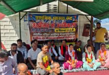 पीएचसी ऊखीमठ के उच्चीकरण की मांग को लेकर सातवें दिन भी धरना जारी.